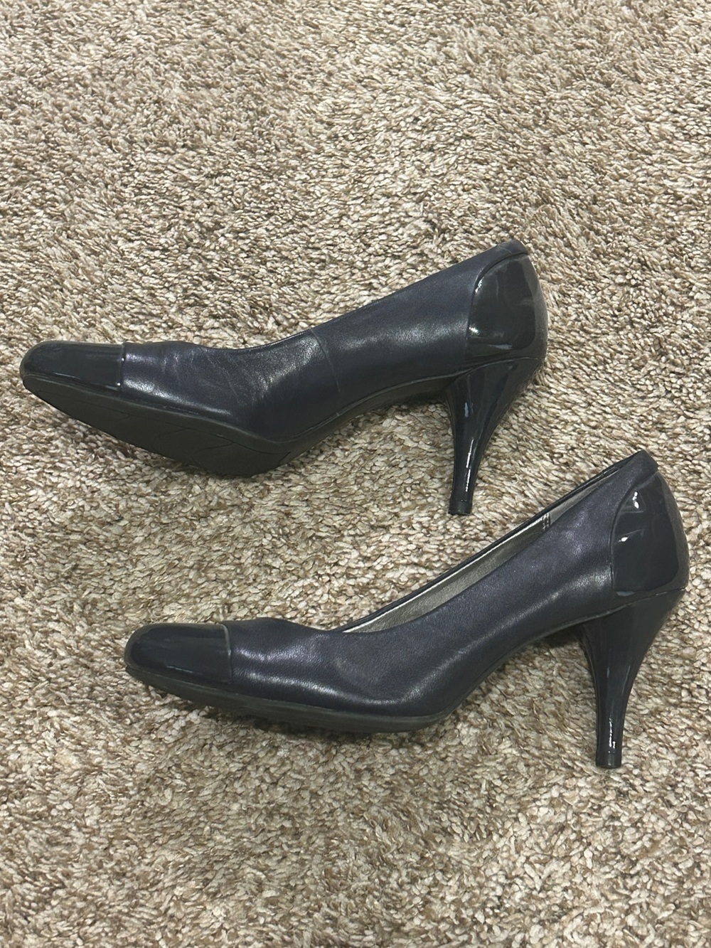 Bandolino Navy Blue Leather Cap-Toe Heels